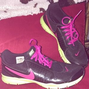 Nike Women's Black and Pink Athletic Shoes